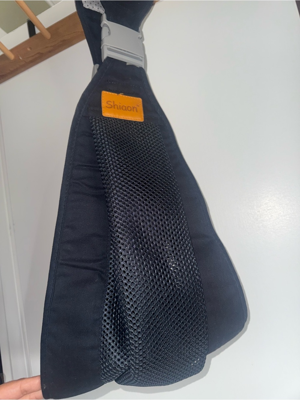 Black Men’s Sling Bag – Comfortable Everyday Carry